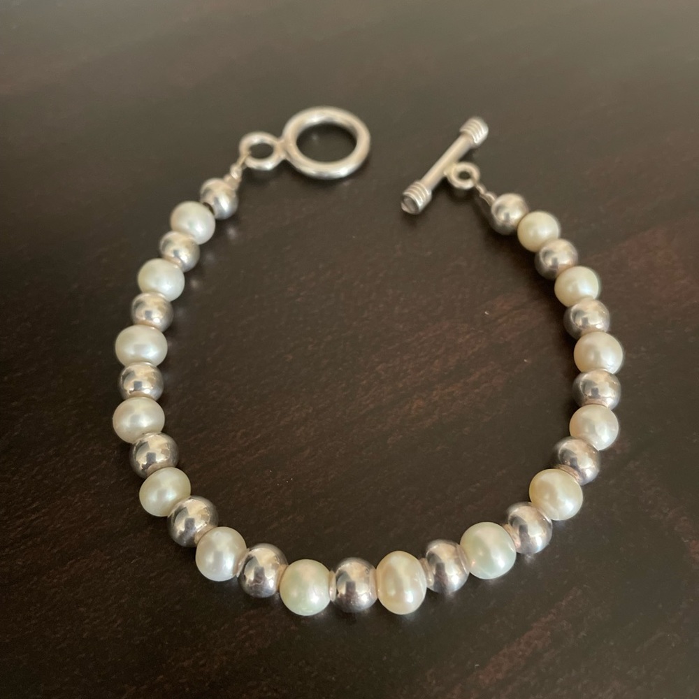 Silpada silver and pearl beaded bracelet.